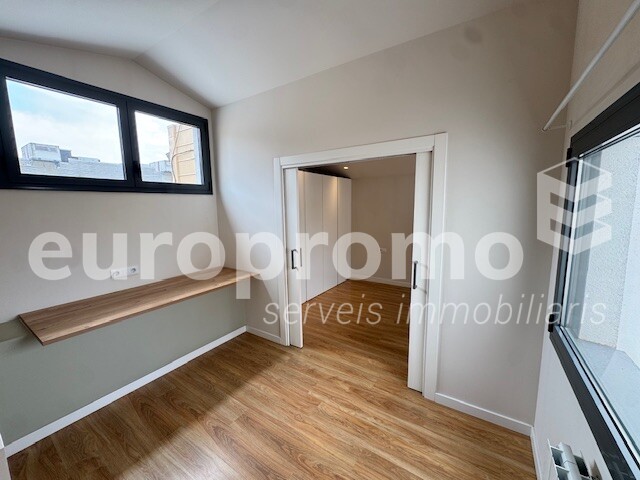 Pis de 151m2 + 70m2 de terrassa situat al centre de Girona!