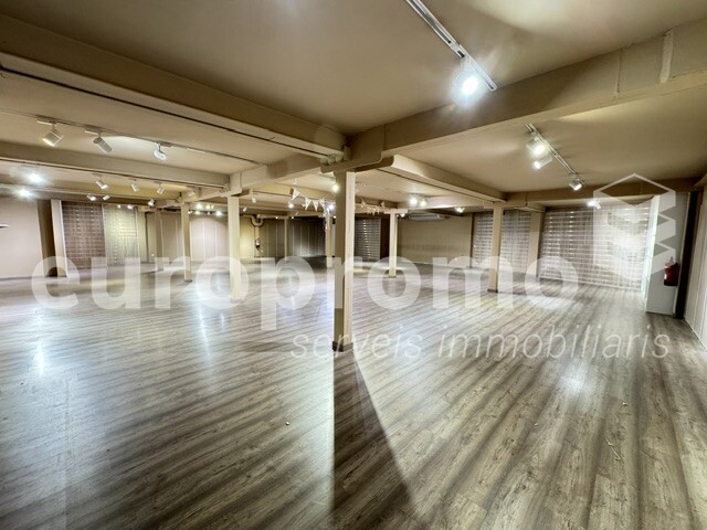 Local comercial de 650m2 amb 10 ml de façana situat al carrer Joan Maragall de Girona