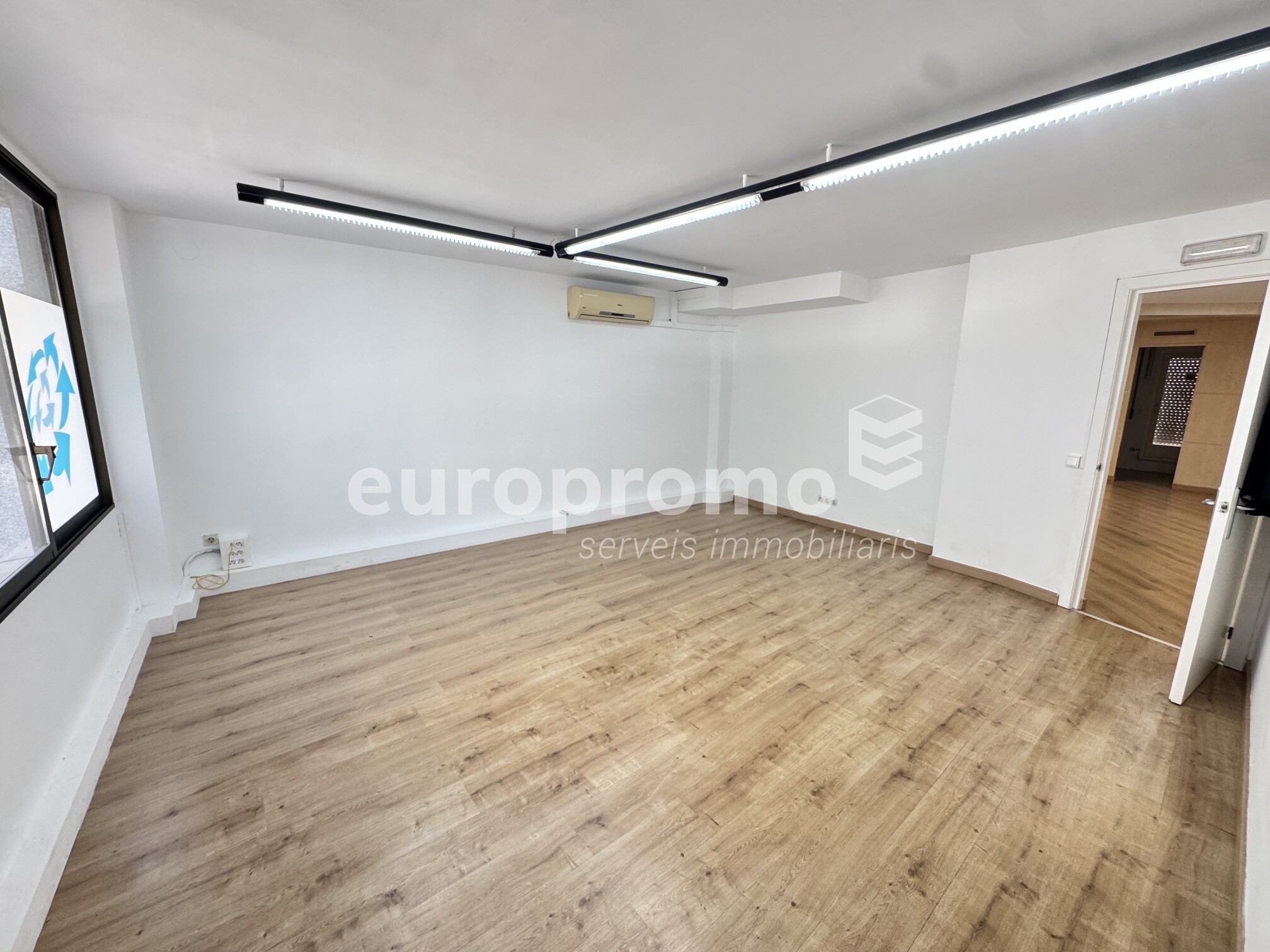 Local entresol de 110m2 molt ben situat a l'Eixample de Girona! 