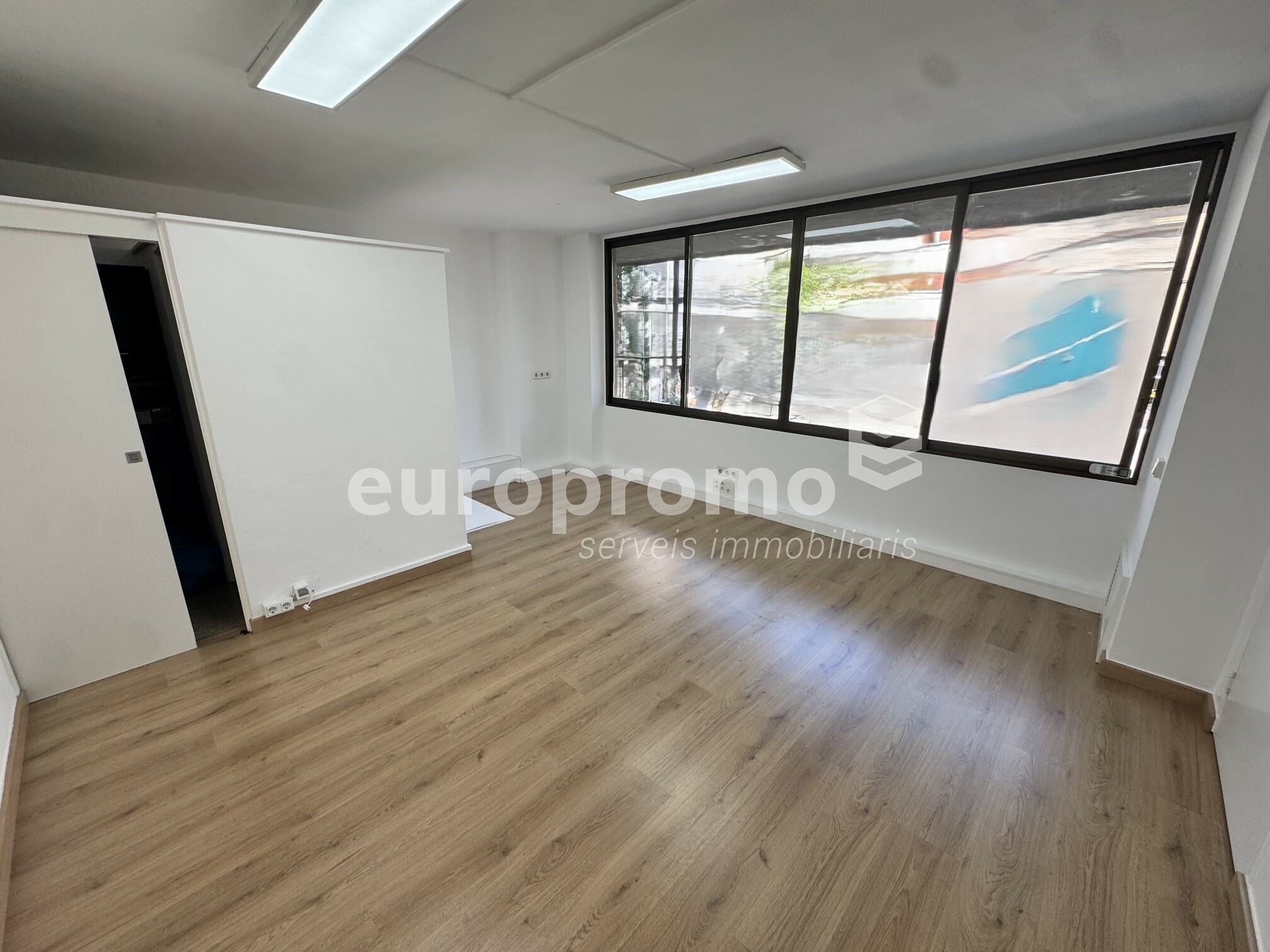 Local entresol de 110m2 molt ben situat a l'Eixample de Girona! 
