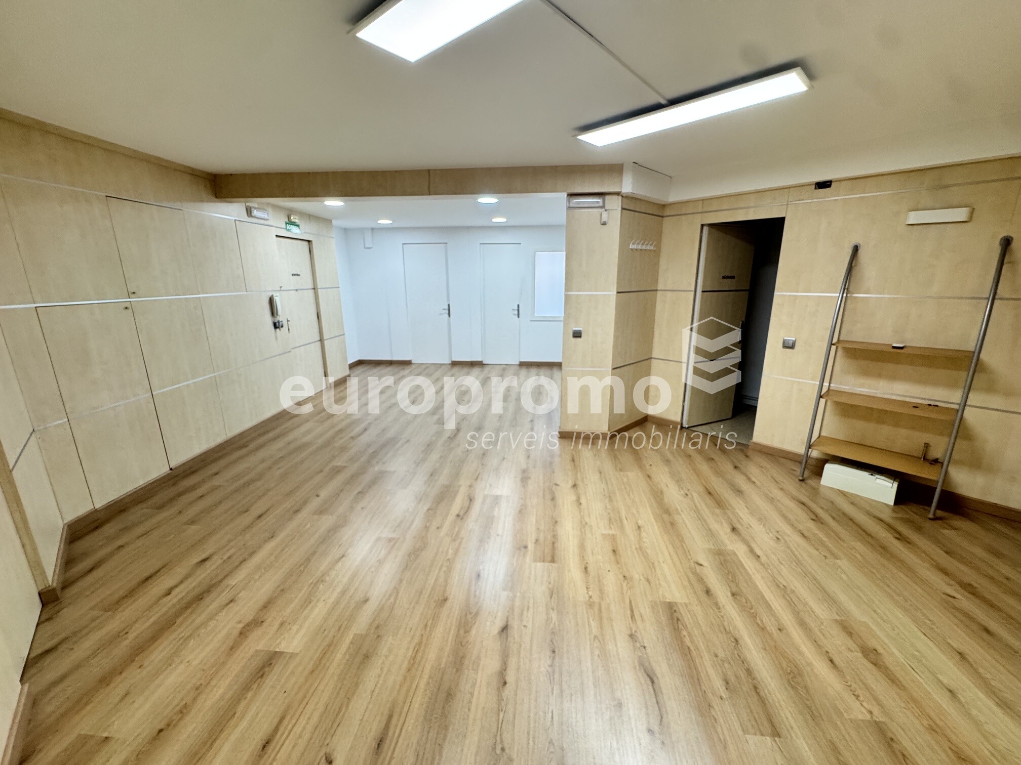 Local entresol de 110m2 molt ben situat a l'Eixample de Girona! 