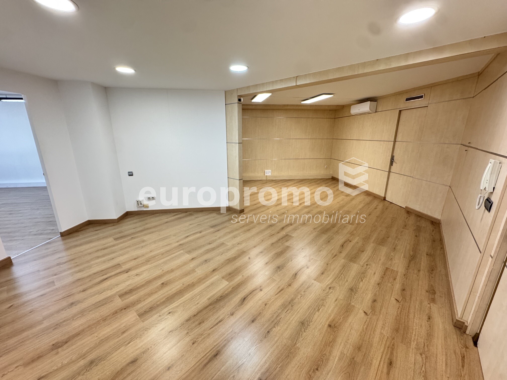Local entresol de 110m2 molt ben situat a l'Eixample de Girona! 