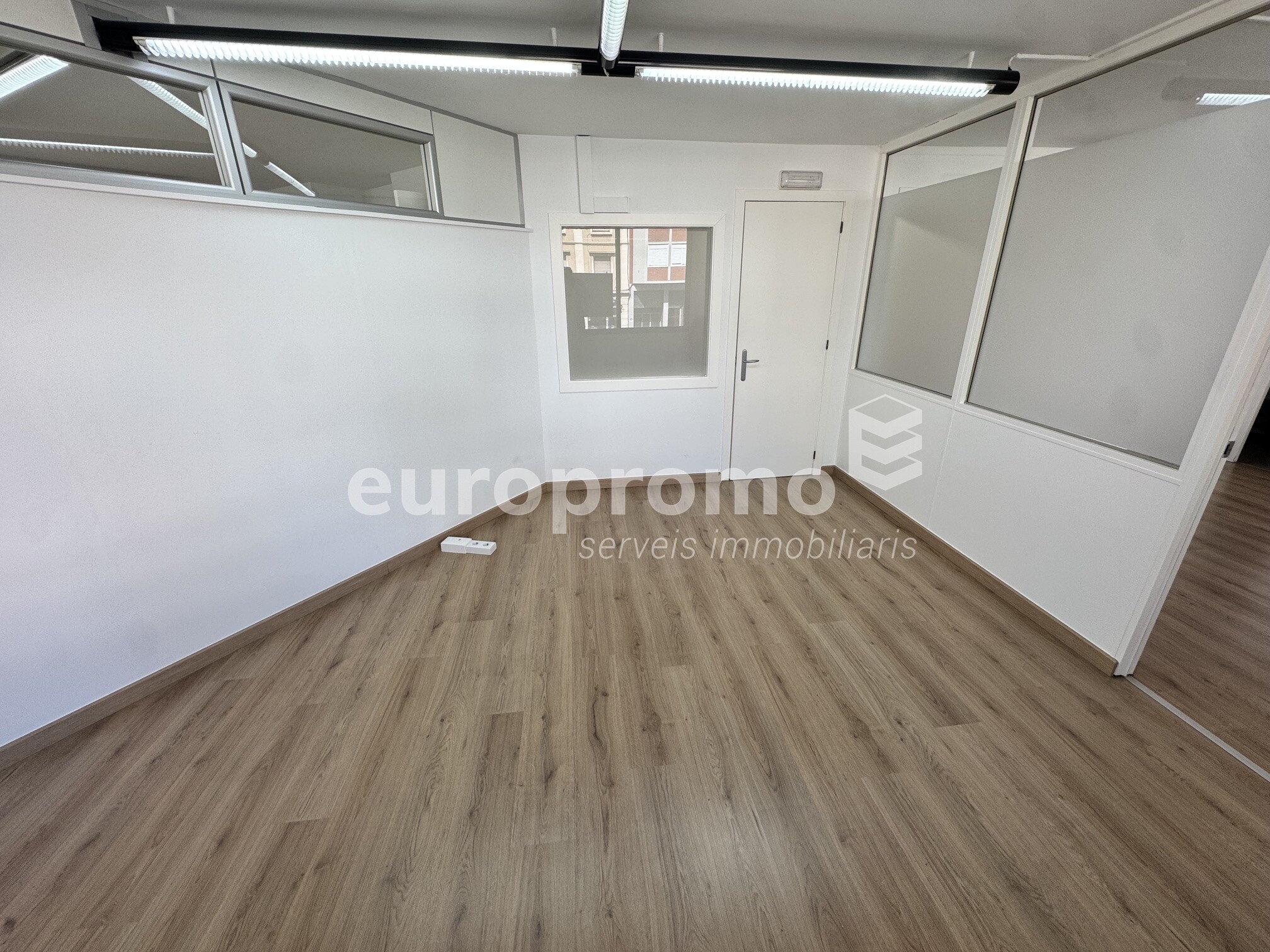 Local entresol de 110m2 molt ben situat a l'Eixample de Girona! 