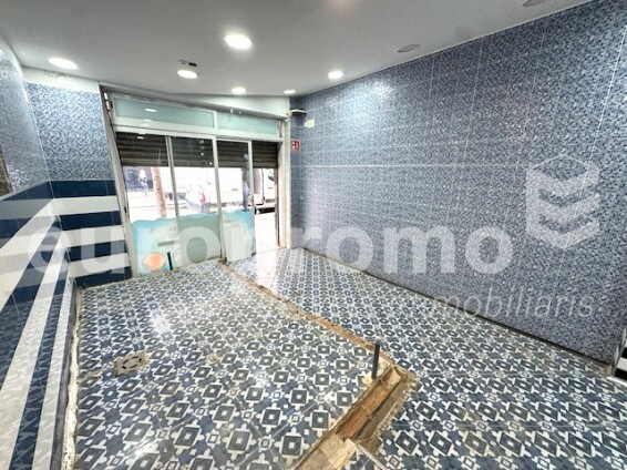Local de 110m2 situat en zona cèntrica de molt de trànsit peatonal