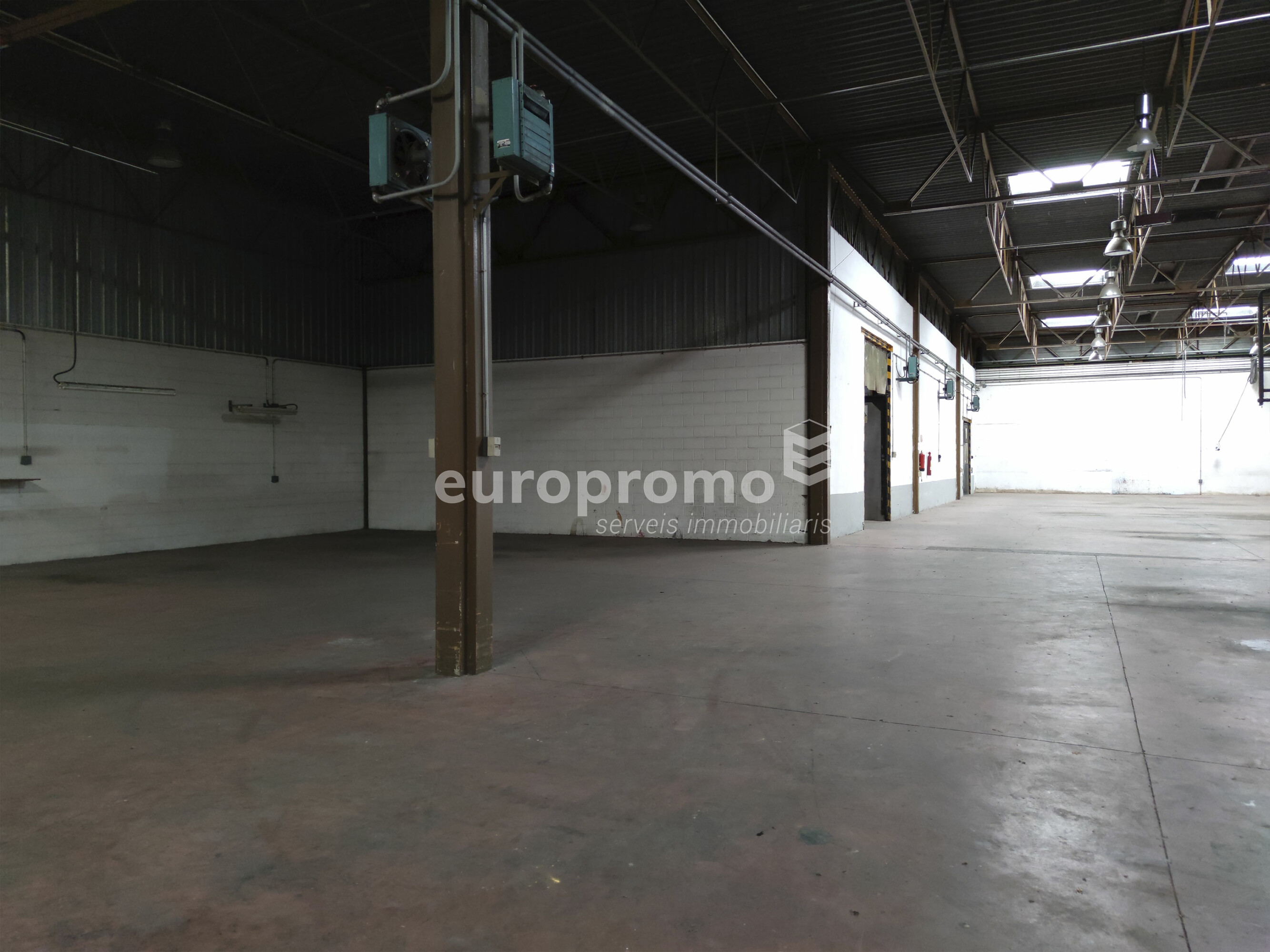 Nave en el Polígono Industrial de Domeny