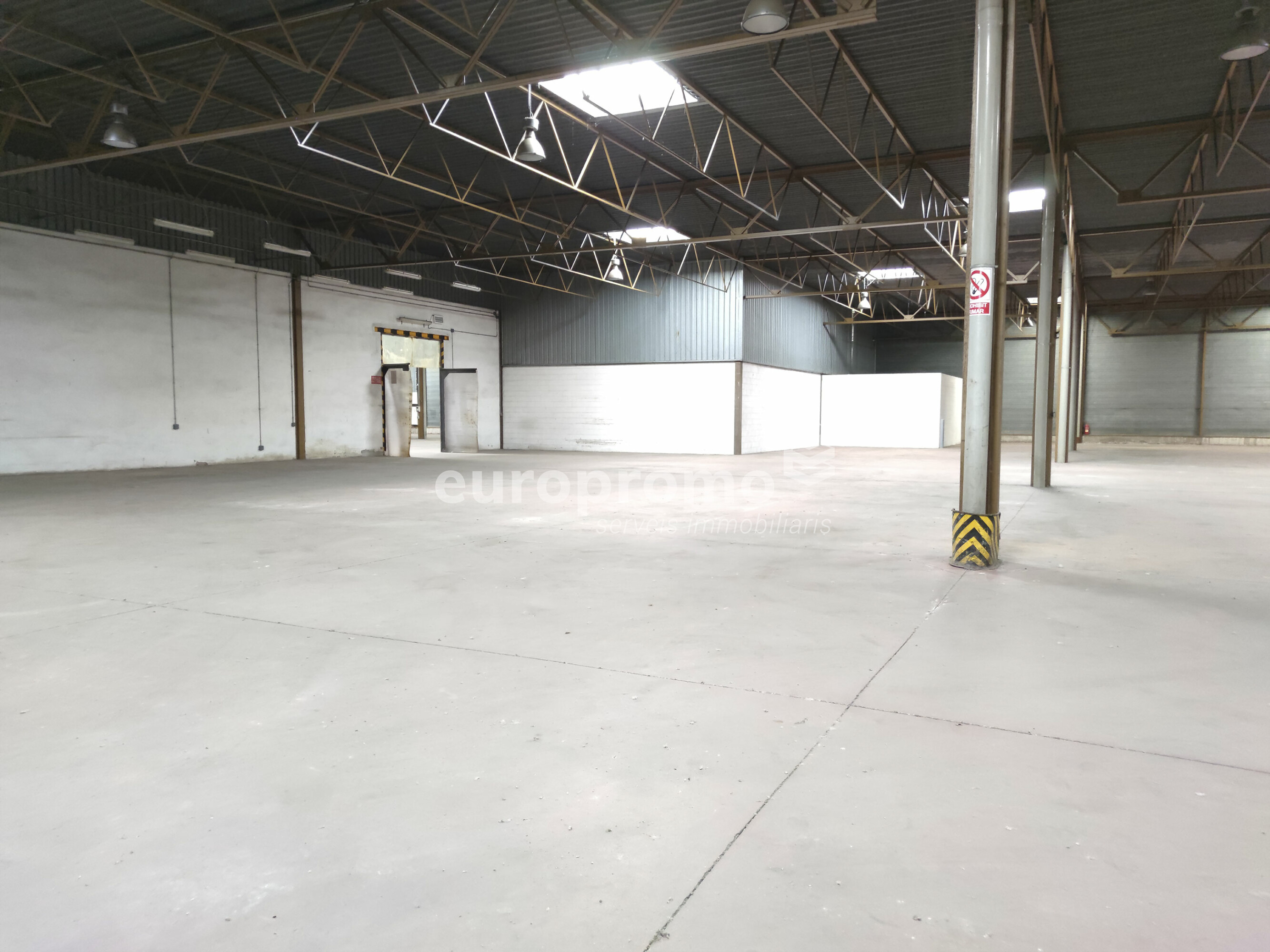 Nave en el Polígono Industrial de Domeny