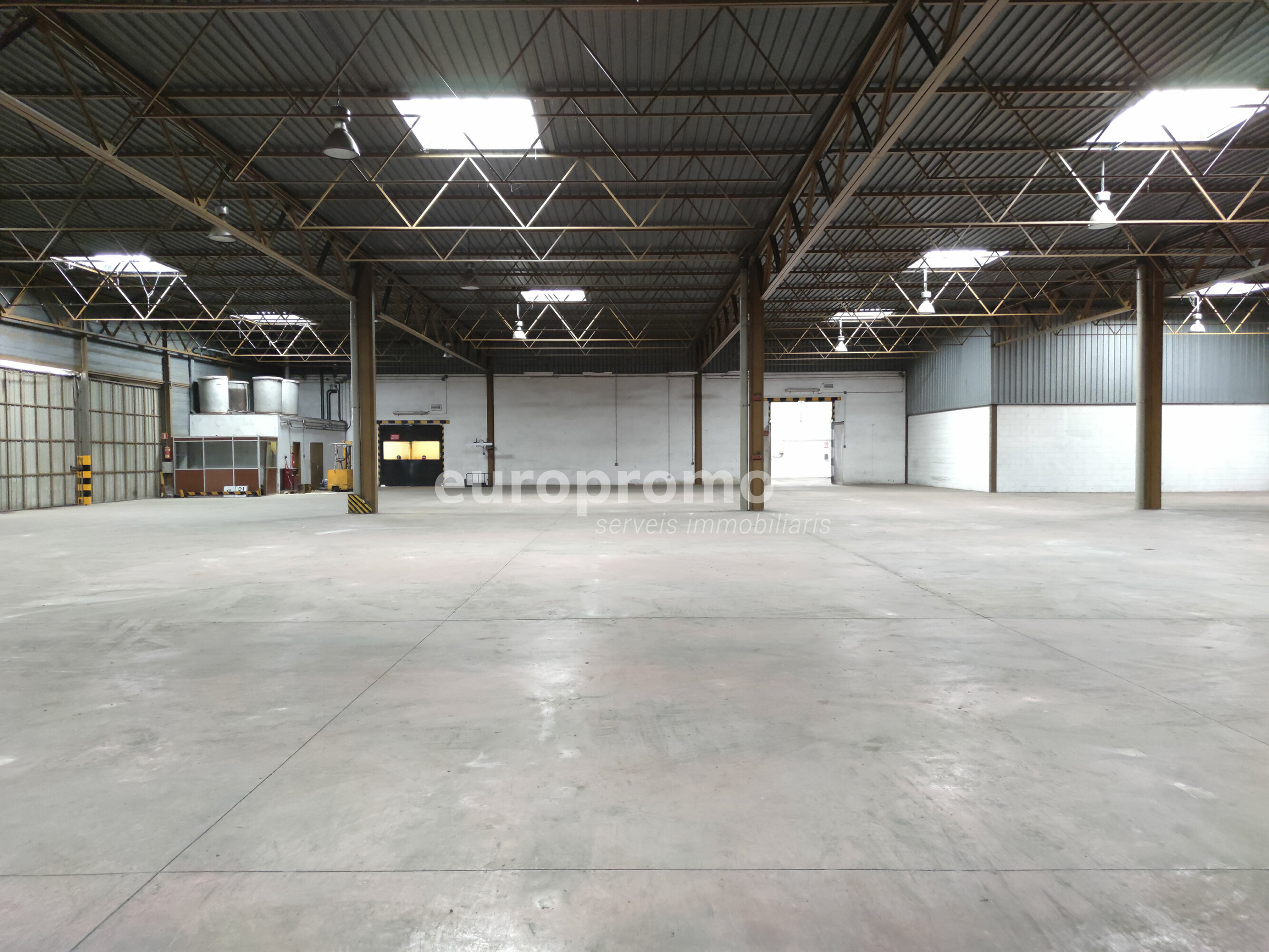 Nave en el Polígono Industrial de Domeny