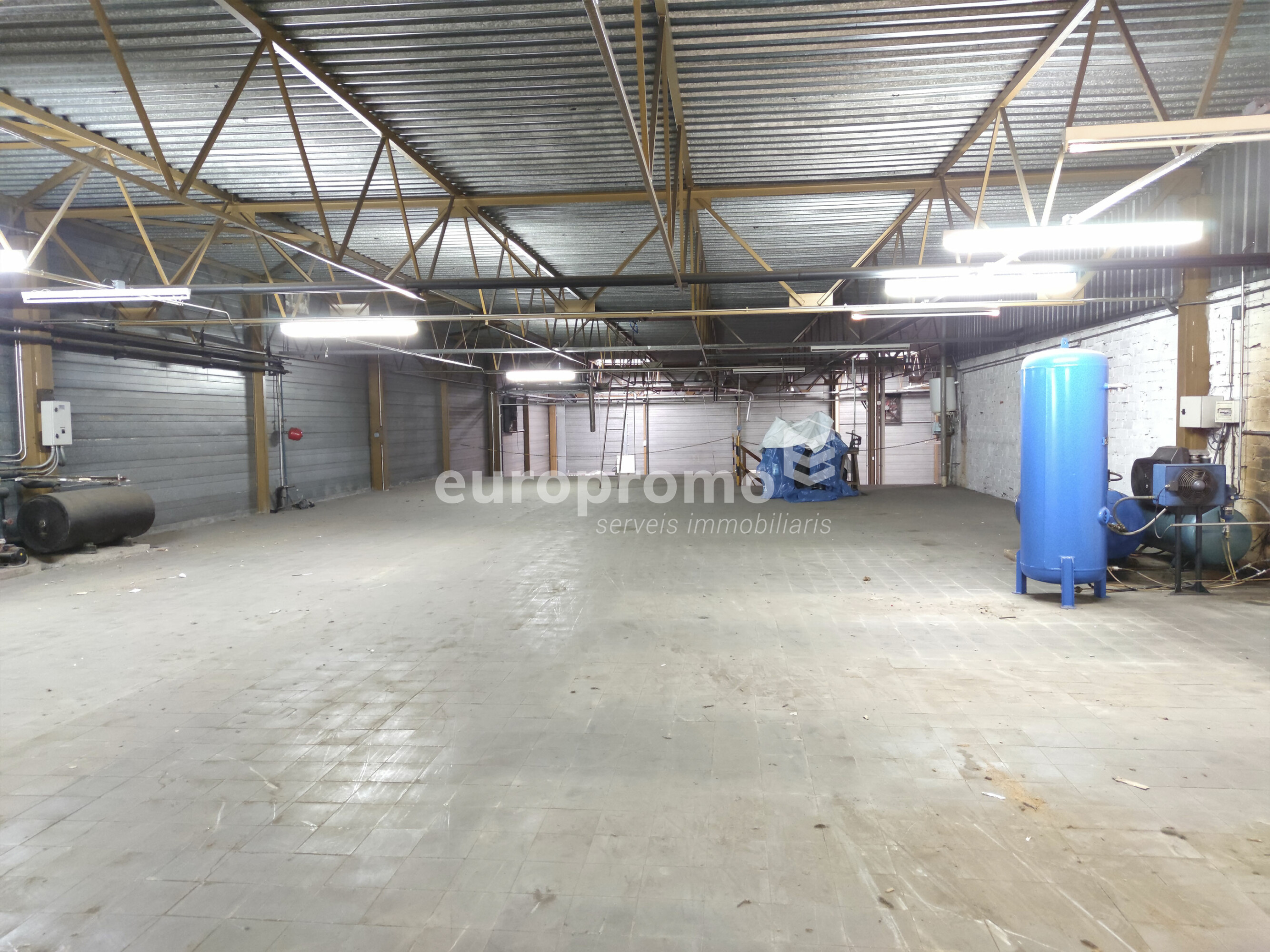 Nave en el Polígono Industrial de Domeny