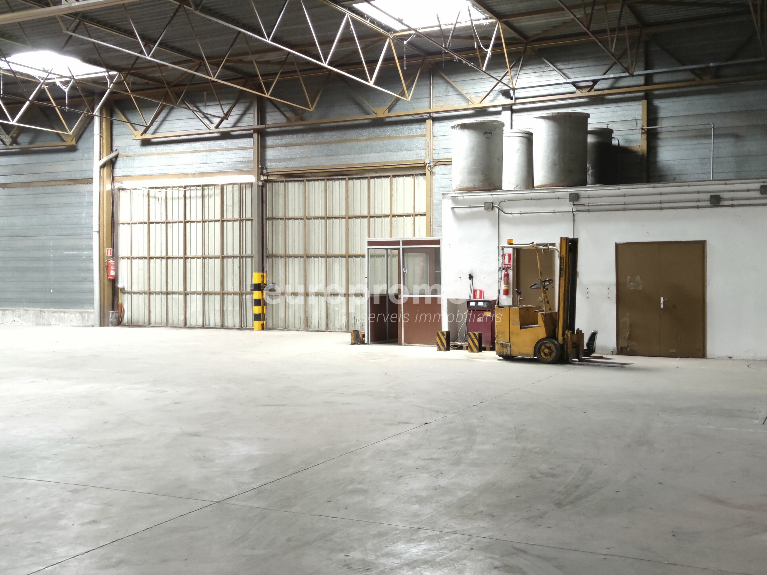 Nave en el Polígono Industrial de Domeny