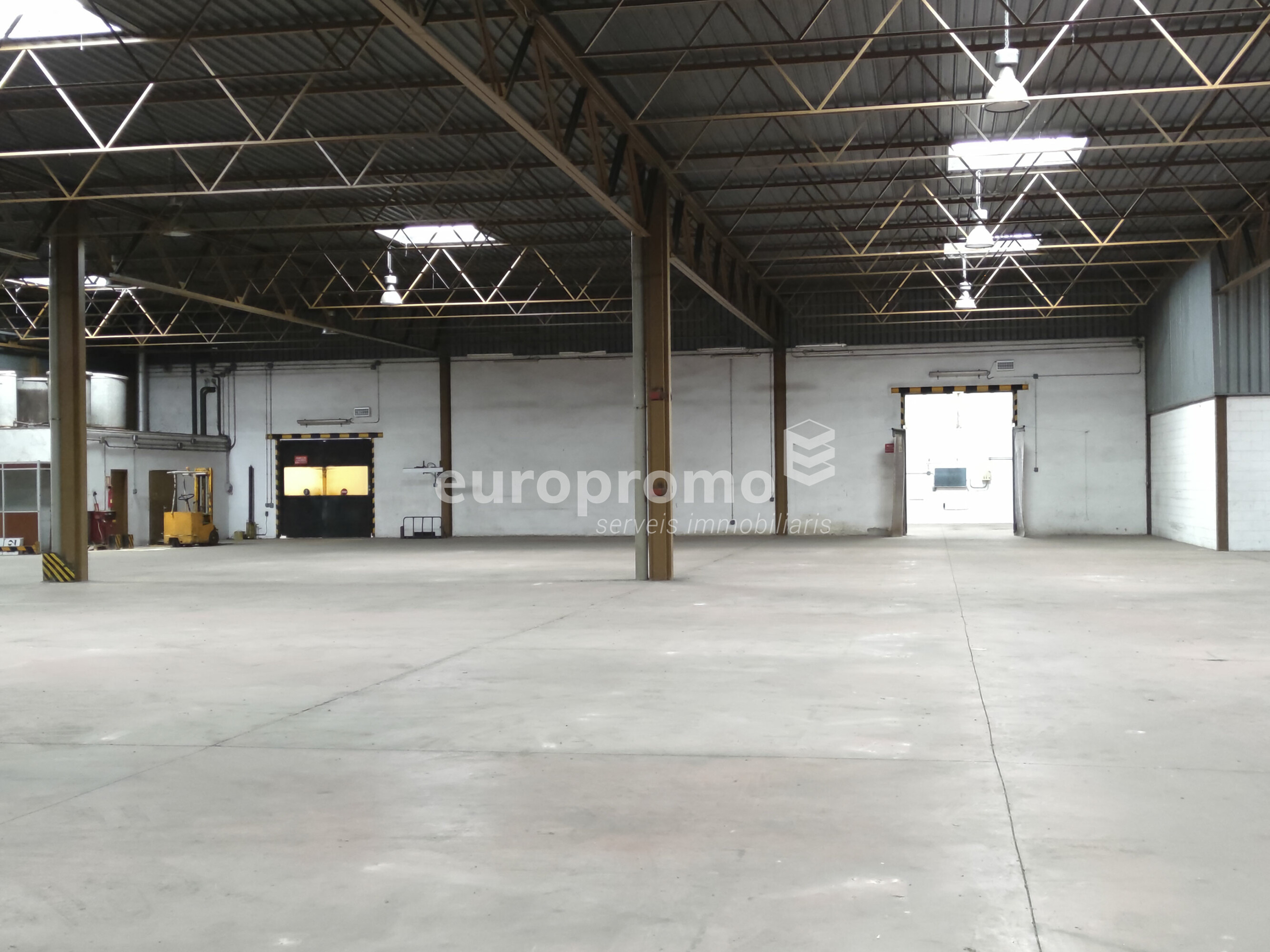 Nave en el Polígono Industrial de Domeny