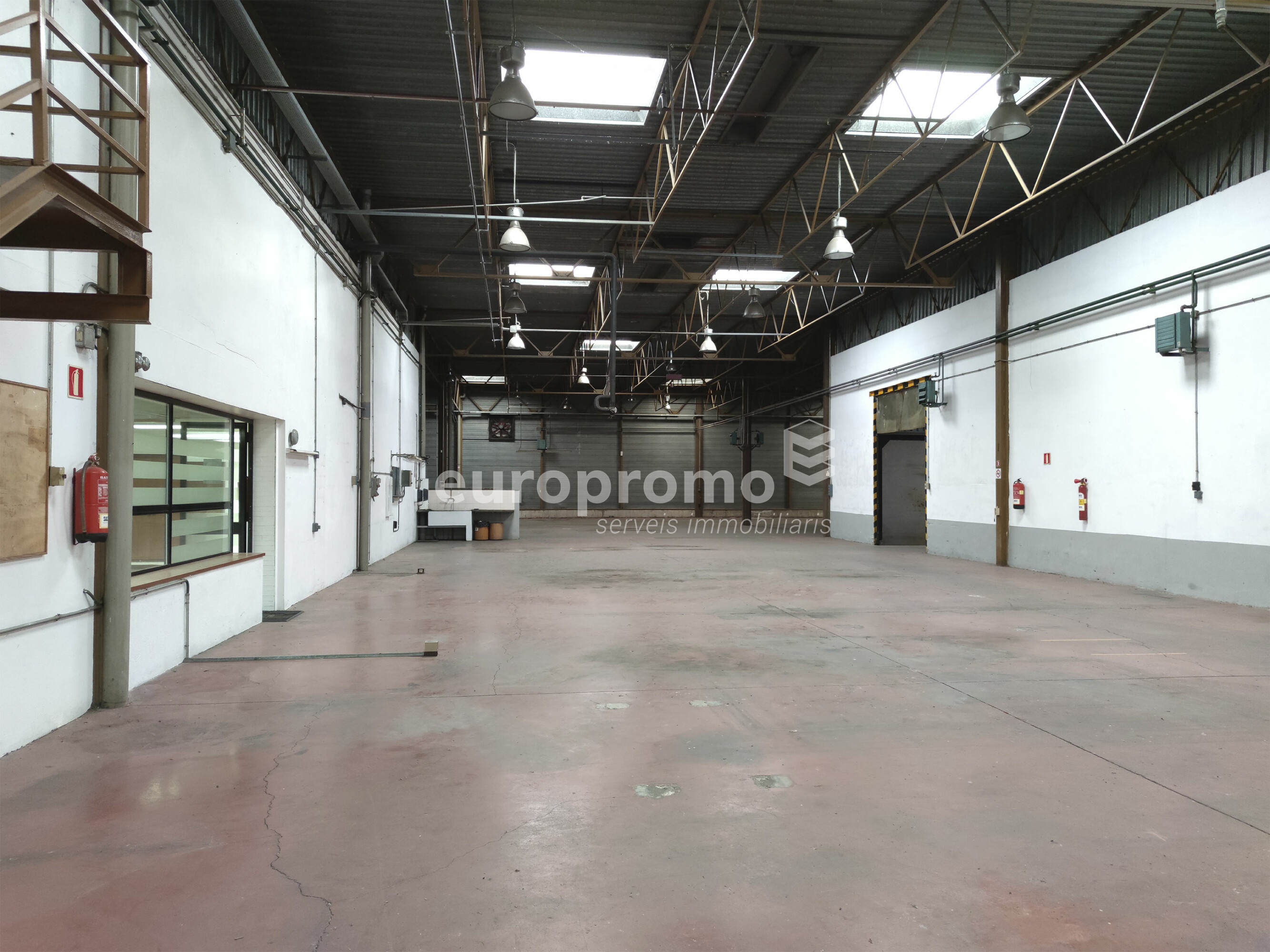 Nave en el Polígono Industrial de Domeny