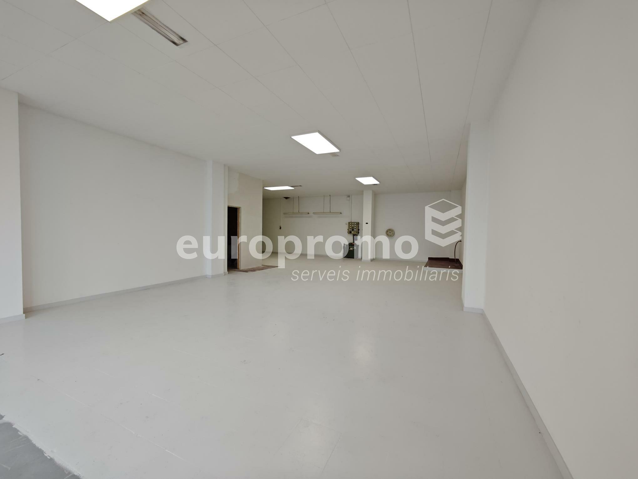 Local de 216m2 situado en la zona de la Devesa!