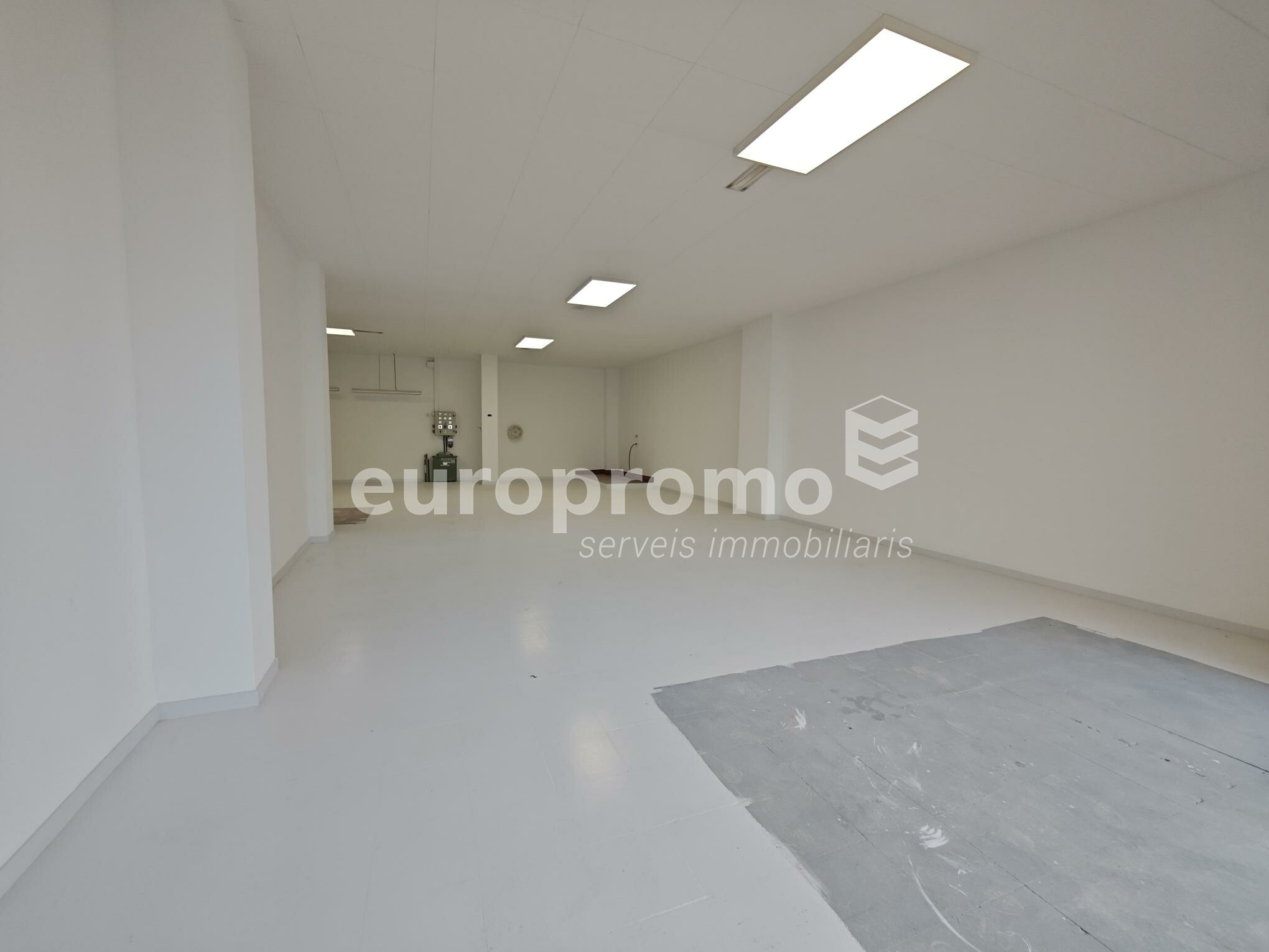 Local de 216m2 situado en la zona de la Devesa!