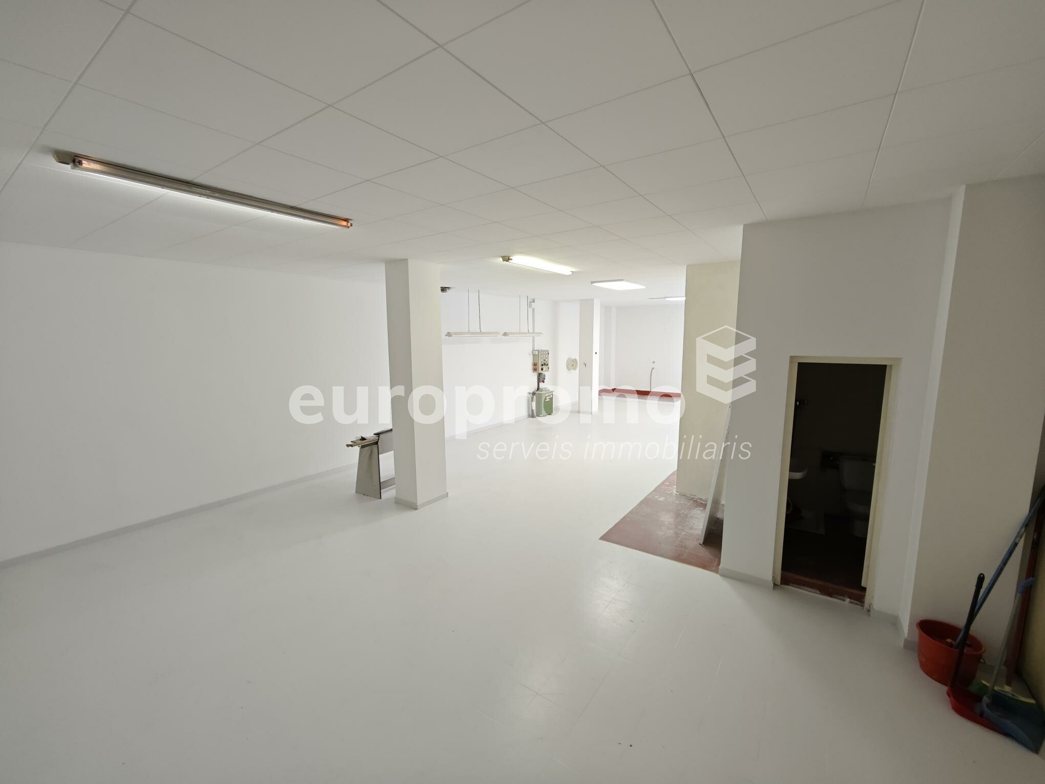 Local de 216m2 situado en la zona de la Devesa!