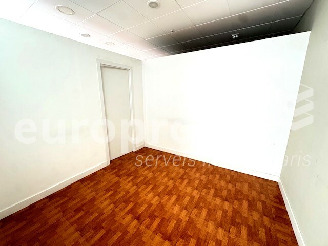 Local comercial de 60m2 situat en el  centre de Girona plaça Josep pla!