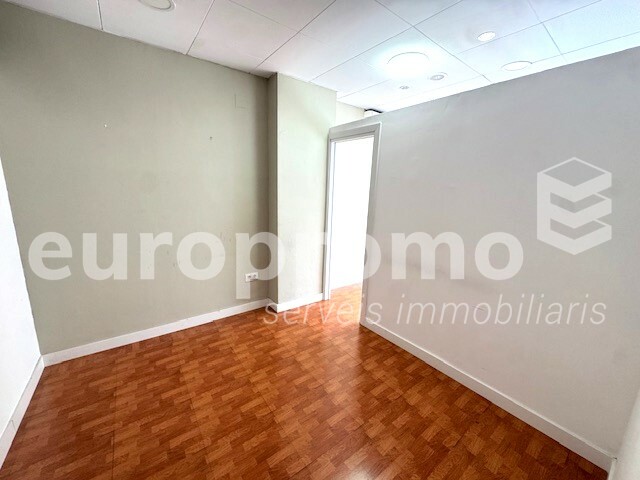 Local comercial de 60m2 situat en el  centre de Girona plaça Josep pla!