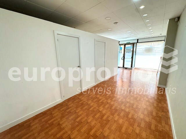 Local comercial de 60m2 situat en el  centre de Girona plaça Josep pla!