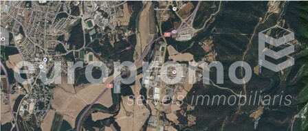 Parcel·la comercial de 2098m2 situada a primera línea!