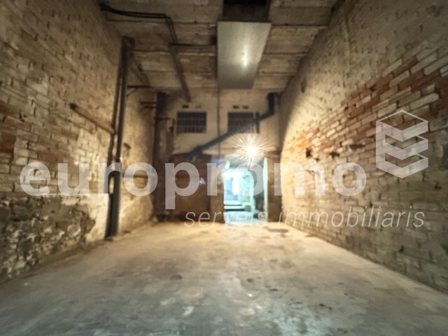 Local de 110m² situado en zona céntrica de mucho tránsito peatonal.