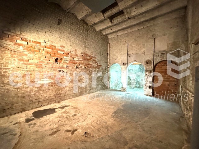 Local de 110m² situado en zona céntrica de mucho tránsito peatonal.