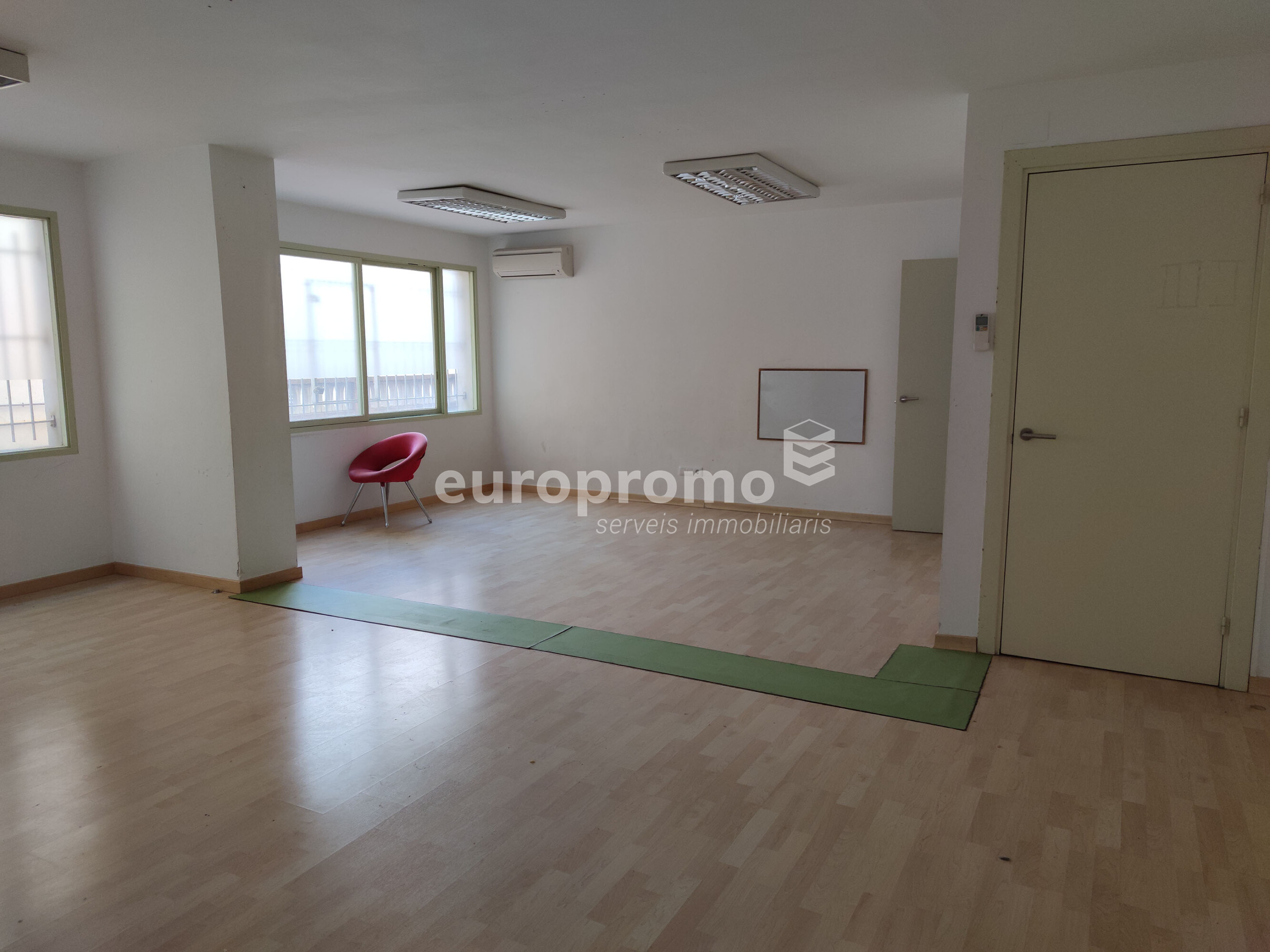 Oficina de 95 m² a l'Eixample Nord! 