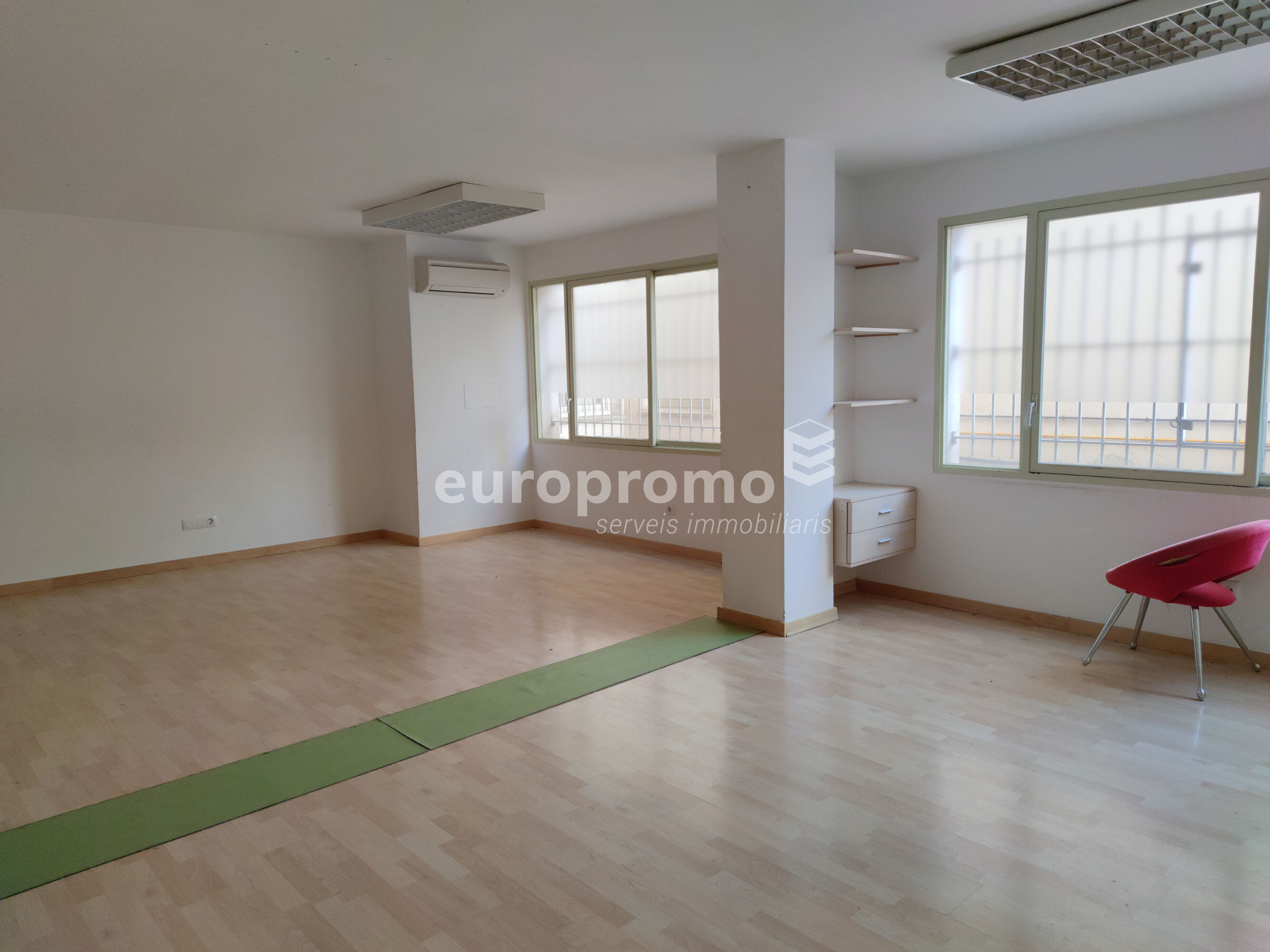 Oficina de 95 m² a l'Eixample Nord! 